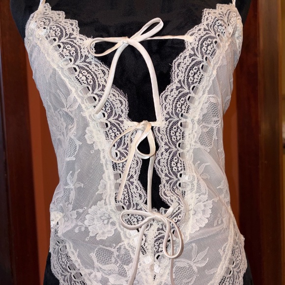 Vintage Victoria’s Secret gold label white lace teddy - Picture 3 of 8